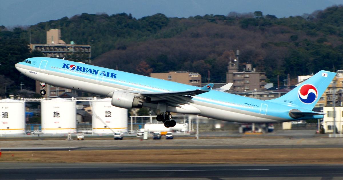 A Korean Air A330-300 takes off from Fukuoka Airport in Japan. (Photo: Flickr: <a href="http://creativecommons.org/licenses/by-sa/2.0/" target="_blank">Creative Commons (BY-SA)</a> by <a href="http://flickr.com/people/redlegsfan21" target="_blank">redlegsfan21</a>)