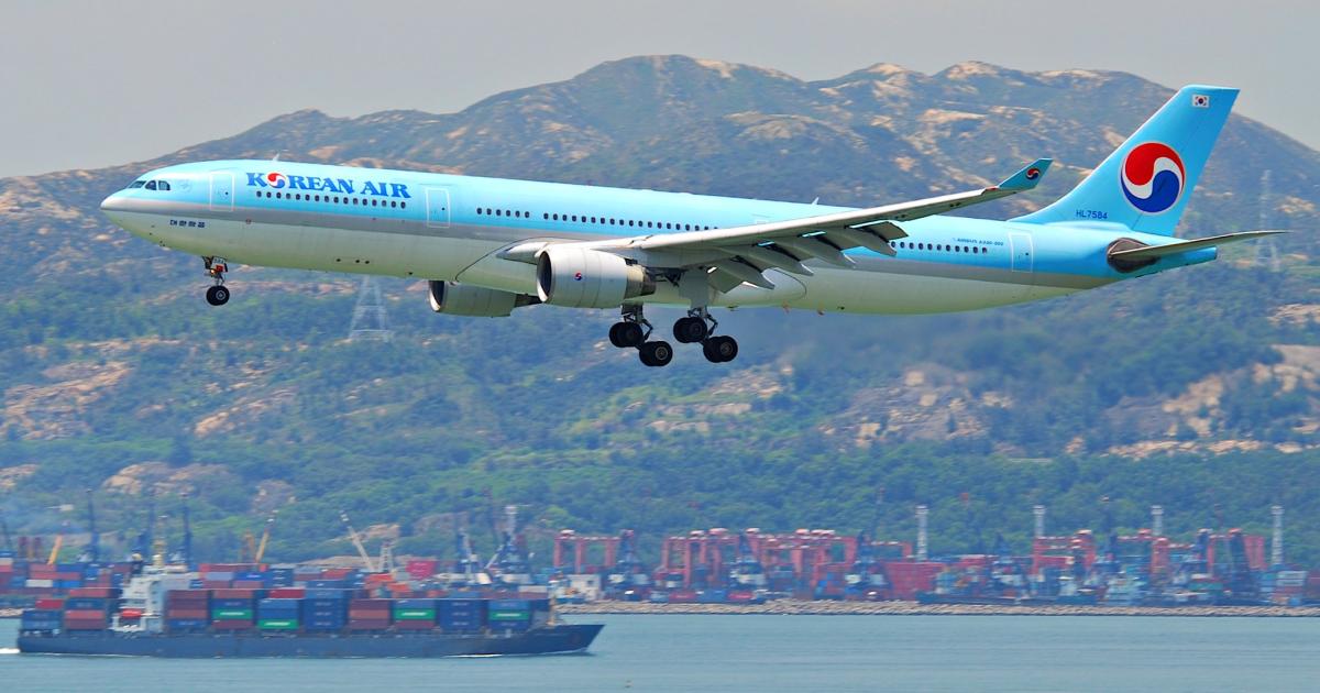 A Korean Air Airbus A330-300 approaches Hong Kong's Chek Lap Kok Airport in August 2011. (Photo: Flickr: <a href="http://creativecommons.org/licenses/by-sa/2.0/" target="_blank">Creative Commons (BY-SA)</a> by <a href="http://flickr.com/people/aero_icarus" target="_blank">Aero Icarus</a>)