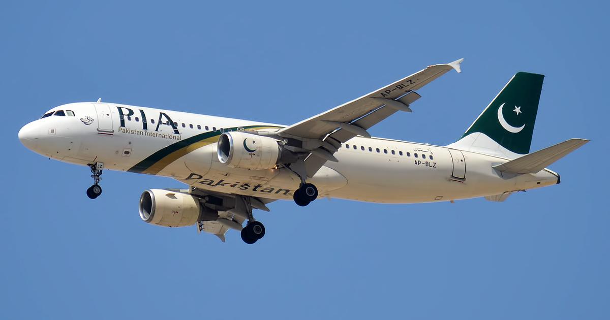 PIA (Pakistan International Airlines) Airbus A320 in flight on approach to Dubai