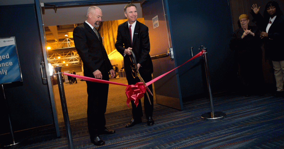 Lee Medlin (left), winner of the 2014 Schedulers and Dispatchers Outstanding Achievement Award, looks on as NBAA president and CEO Ed Bolen cuts the ribbon officially opening this year's Schedulers and Dispatchers Conference in New Orleans. (Photo: NBAA)